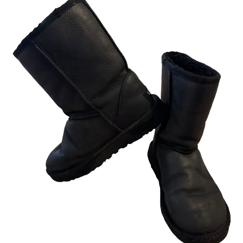 🥾 UGG Australia Boots Size 6 Black Essential Short Booties Leather Shearling